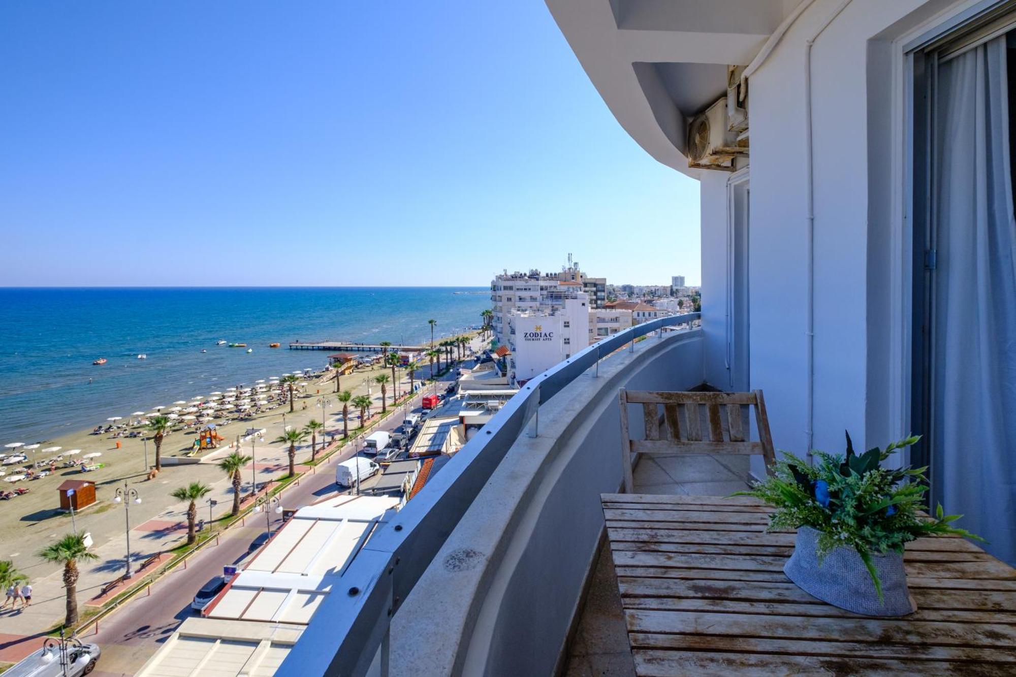 Lazuli Sea View Beachfront- Ap 61 Lárnaka Eksteriør bilde